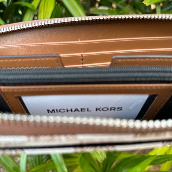 Michael Kors COOPER Large Tech Zip Around Wallet Jacquard Brown Multi - Picture 7 of 11